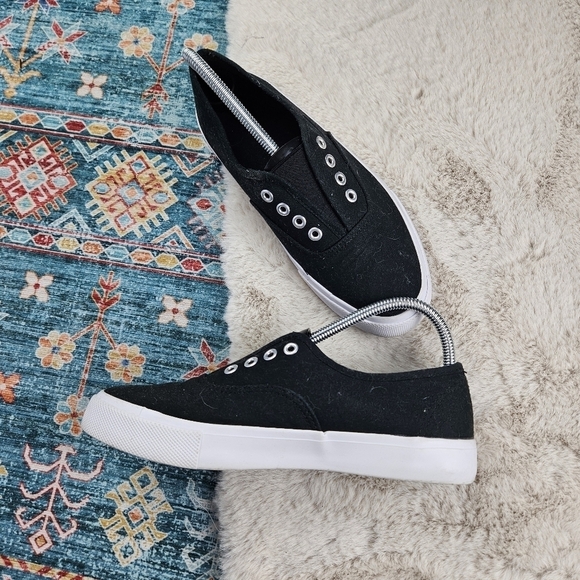 Torrid Black Canvas No Laces Slip On Sneaker WOmen US 8 - Picture 6 of 12